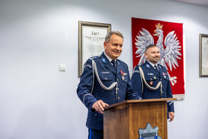 Do zebranych na auli przemawia komendant wojewódzki.