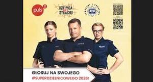 Policjant i dwie policjantki. U góry loga telewizji Puls 2 i policyjna gwiazda, na dole napis głosuj na swojego superdzielnicowego 2026.