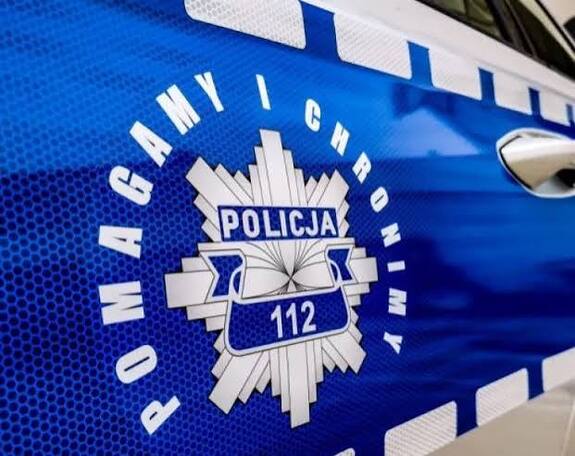 Na niebieskim tle policyjna gwiazda z napisem w środku Policja 112. Wokół gwiazdy napis pomagamy i chronimy.
