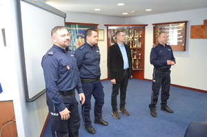 Komendant Powiatowy Policji w Gorlicach, jego zstępca oraz przewodniczący NSZZ Policjantów KPP Gorlice i przedstawiciel pracowników cywilnych składają życznie wszystkim paniom z okazji dnia kobiet