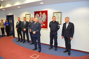 Uczestnicy spotkania opłatkowego słuchają wystąpienia Komendanta Powiatowego Policji w Gorlicach